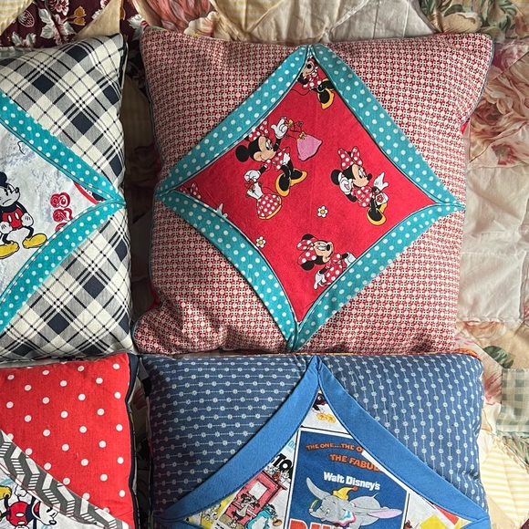 Tooth Fairy Pillow - Mickey and Minnie - Picture 3 of 14